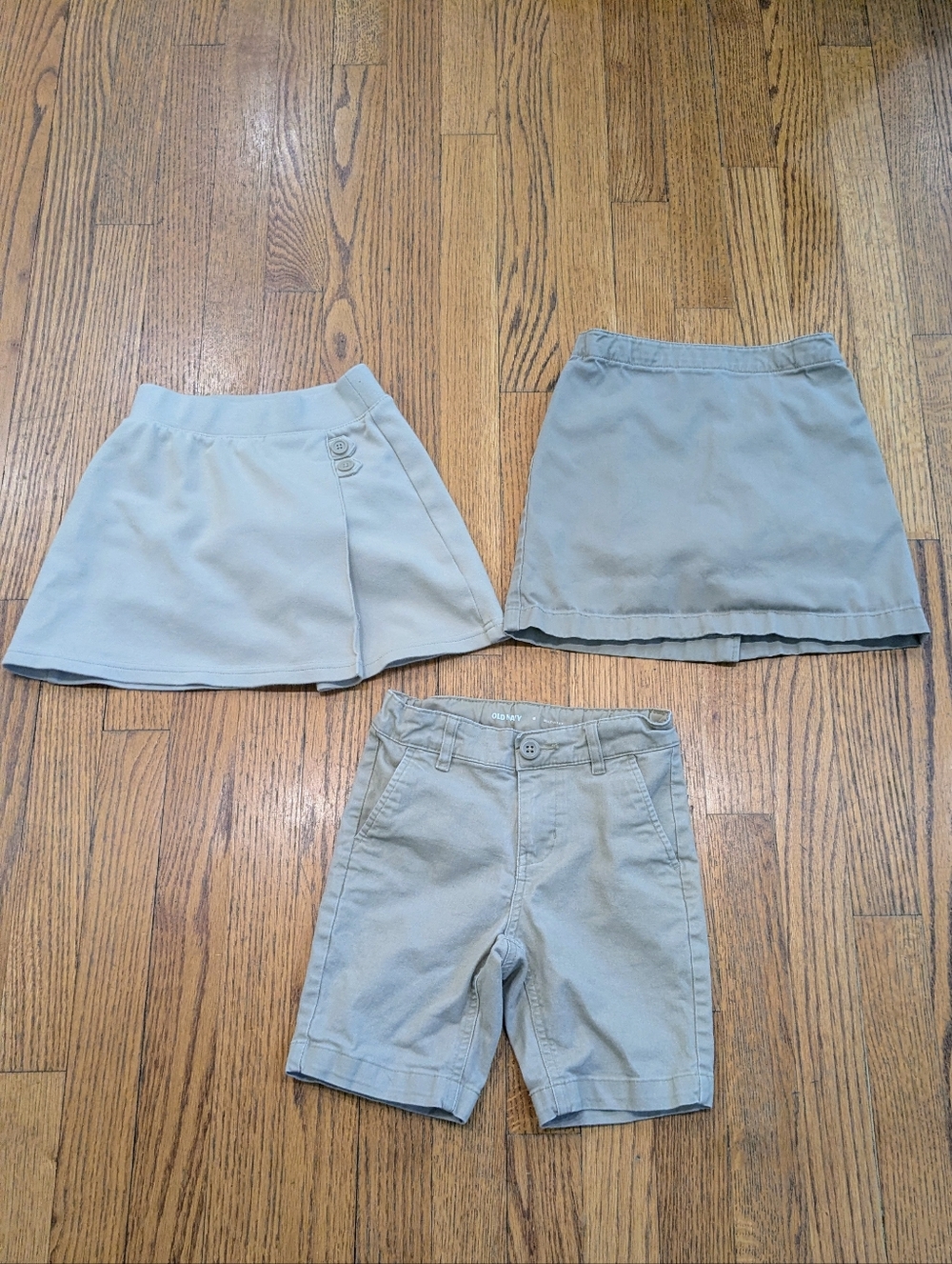 Girls  Size 4-5 Uniform Khaki  Bundle, Comes With 2 Skorts and 1 Pair Of Shorts
